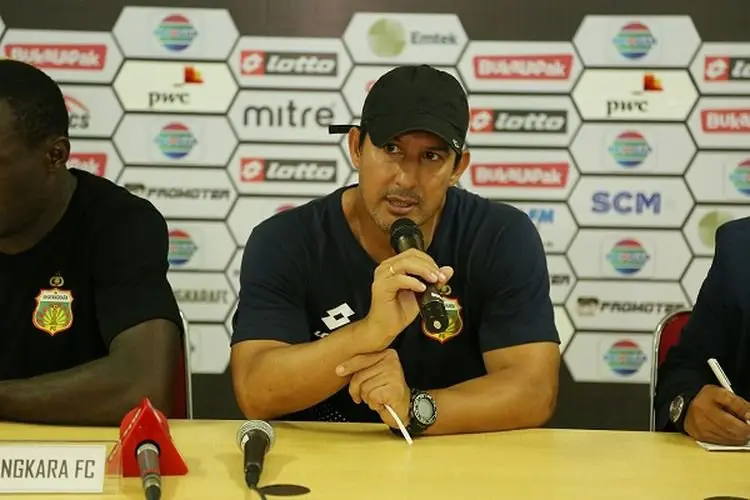 Curhat Angel Alfredo Vera: Gara-gara Marc Klok  dan Beckham Putra, Persipura Dibantai Persib 0-3