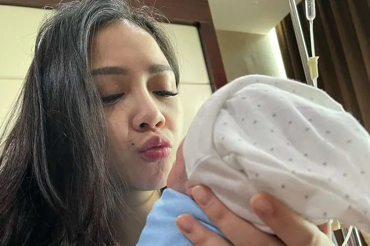 Nggak Susah Tanpa Antre, Nagita Slavina Santai Beli Minyak Goreng Harganya Mahal Melintir