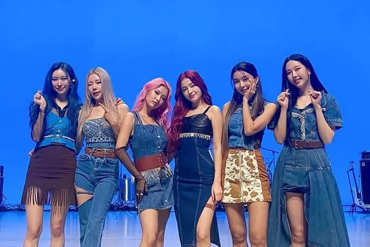 Nancy dan Hyebin Positif Covid-19, MOMOLAND Hentikan Jadwal Promosi di Meksiko Sementara Waktu