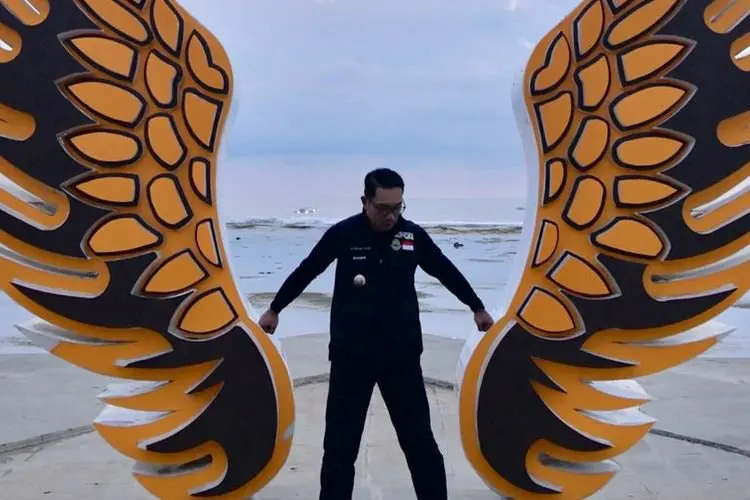 Kini Lebih Instagramable, Monumen Dua Sayap Ikon Baru Pantai Sayang Heulang
