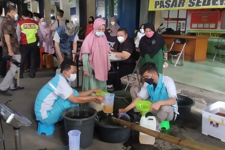 Tekan Harga Minyak Goreng Curah, Pemkot Bandung Gelar Operasi Pasar