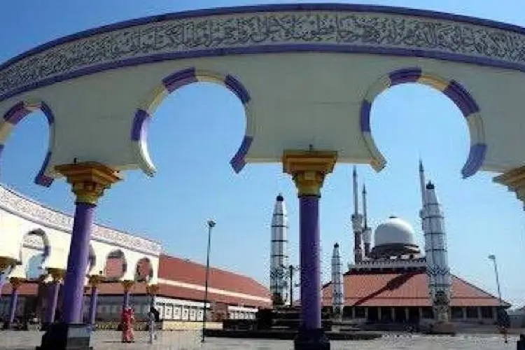 Doa Masuk dan keluar Masjid Lengkap dengan Artinya