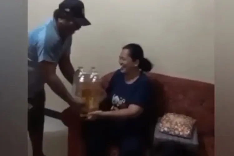Bukan Emas atau Berlian, Seorang Suami Beri Hadiah Spesial di Hari Ulang Tahun Istrinya
