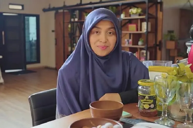 Perempuan Cantik dalam Islam Bukan Karena Make Up, Ustadzah Haneen Akira: Ikuti Tips IniÂ 
