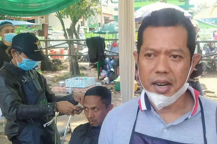 Sekolah Cukur Gratis Solokan Jeruk, Cetak Pencukur Profesional dan Handal 