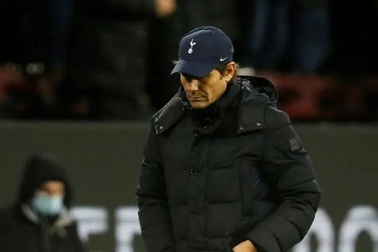 Burnley vs Tottenham 1-0:Â Antonio Conte Frustrasi, Minta Dipecat!