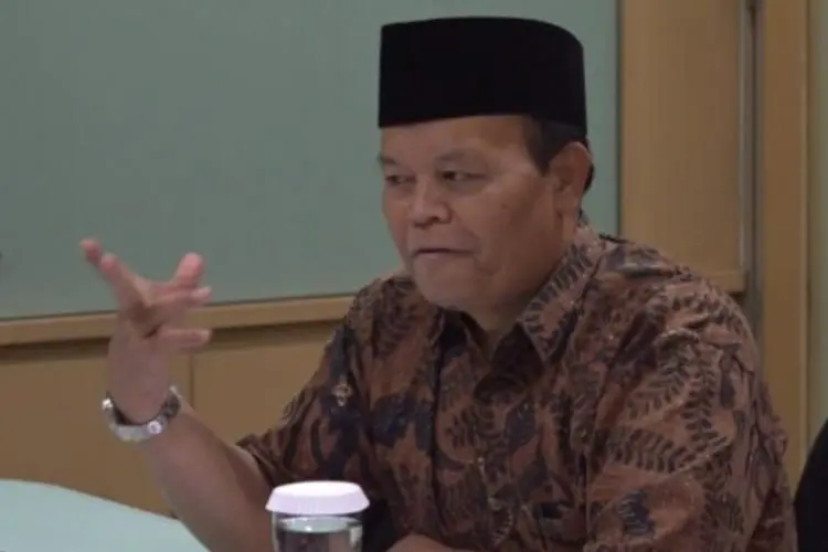 Menag Analogikan Aturan Toa Masjid dengan Gonggongan Anjing, HNW: Lebih Baik SE Direvisi dan Banyak Istighfar