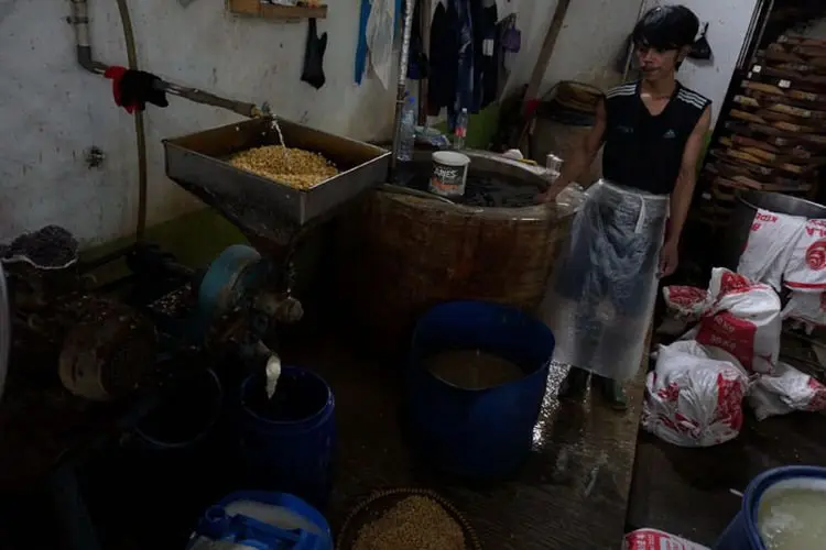 Foto: Sentra Industri Tahu Cibuntu Kembali Beroperasi Usai Tiga Hari Mogok Produksi