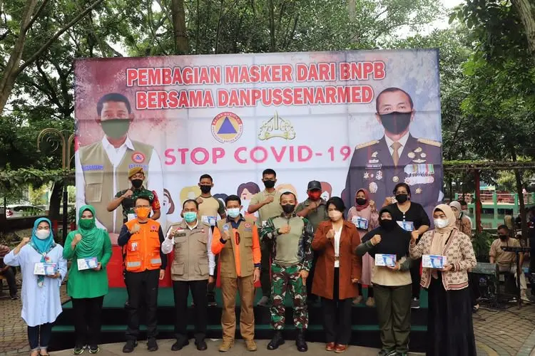 Bagikan 100 Ribu Masker Gratis, BNPB Sebut Cimahi Kota Istimewa