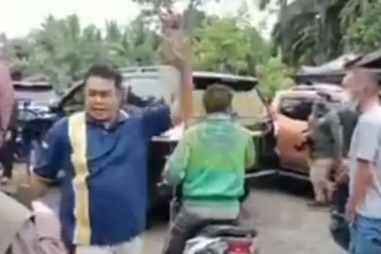 Tinjau Lokasi Gempa di Pasaman Barat, Mensos Risma Tiba-tiba Dimarahi Seorang Pria Gegara Ini
