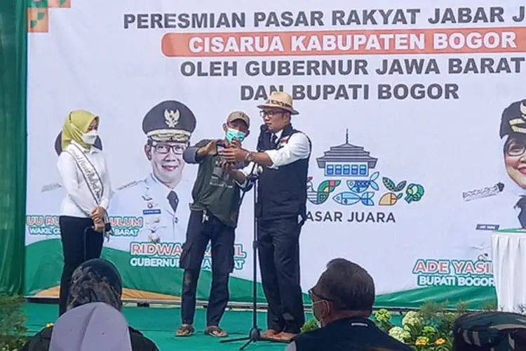 Ikhlas Bantu Tetangga yang Sakit, Ian Mulyana Dapat Uang dari Ridwan Kamil untuk Operasi Bayinya