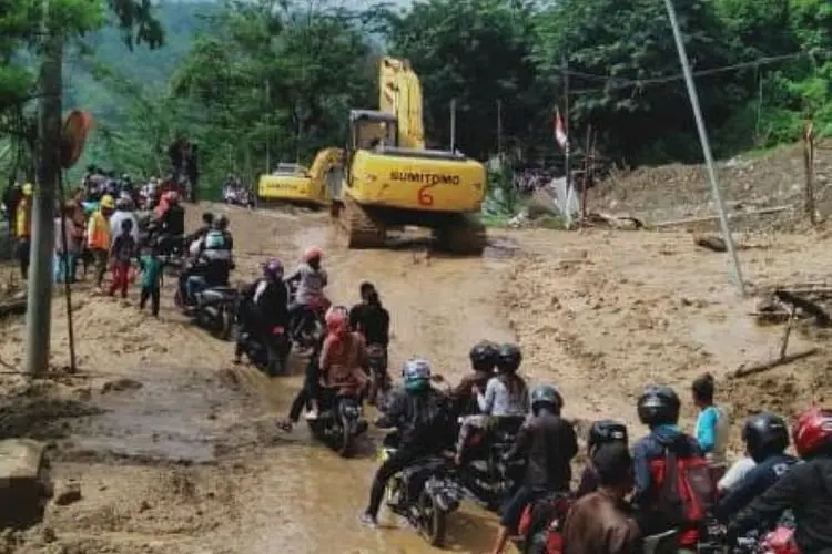 DBMP dan Jasa Sarana  Janji Bakal Perbaiki Jalan Transyogi yang Rusak