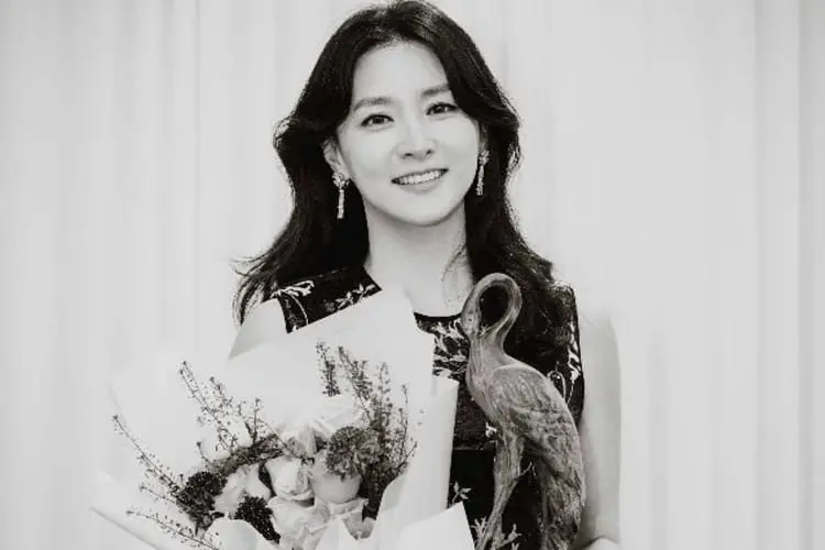 Lee Young Ae Beri Donasi dan Dukungan untuk Warga Ukraina: Berharap Bahwa Perang akan Berhenti