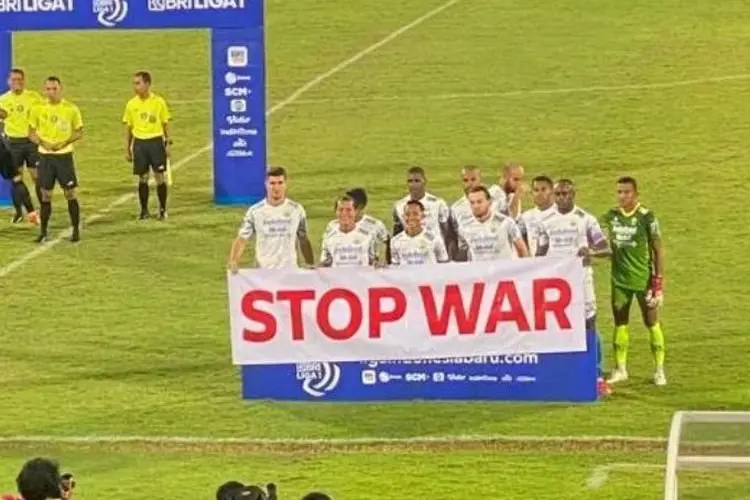 Viral Persib 'STOP WAR' Rusia Ukraina, Muhammad Farhan : Pesan Damai Dari Bandung