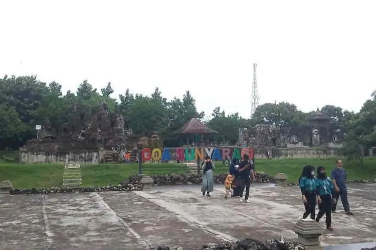 Kunjungan Wisatawan di Taman Air Goa Sunyaragi Cirebon Melempem Selama PPKM Level 4