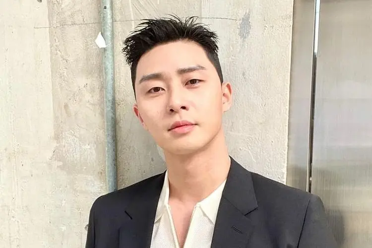 Sembuh dari Covid-19, Park Seo Joon Langsung Berangkat ke Hongaria untuk Syiting 'Dream' Bersama IU