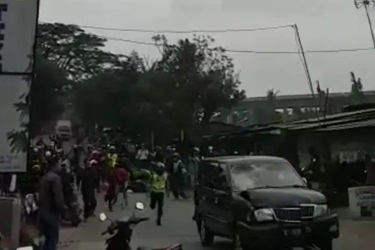 Tabrak 20 Pengendara, Sopir Toyota Kijang Sedang Mabuk Saat Diamuk Massa di Margaasih Bandung?