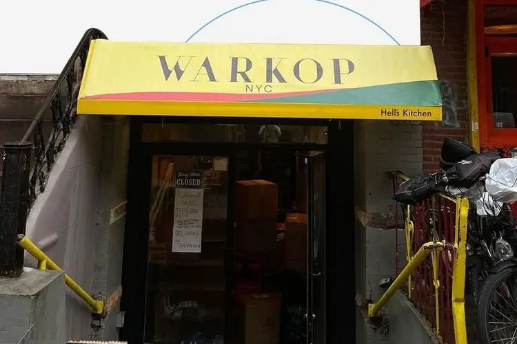 Sudah Go Internasional, Warkop Mendunia Ada di New York, Jual Mie Instan dan Gorengan Juga!