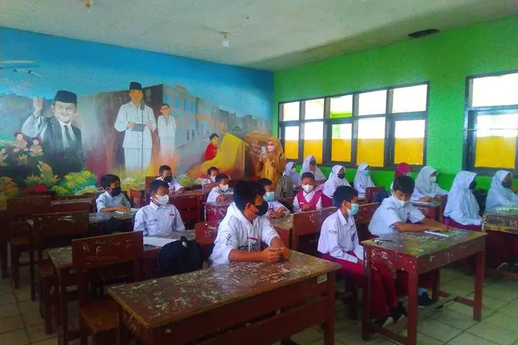 PTM 50 Persen di Kota Cimahi Mulai Berjalan, Kadisdik Tekankan Vaksinasi Bagi Para Siswa