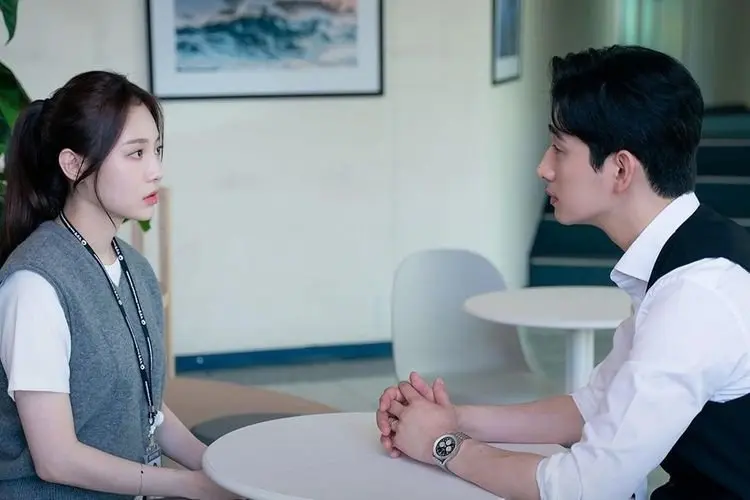 Spoiler Forecasting Love and Weather Episode 8: Han Ki Joon dan Chae Yoo Jin Terlibat Perang Dingin