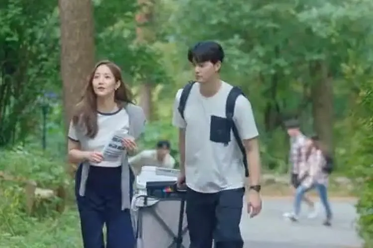 Spoiler Forecasting Love and Weather Episode 9: Makin Mesra, Lee Shi Woo dan Jin Ha Kyung Berkemah