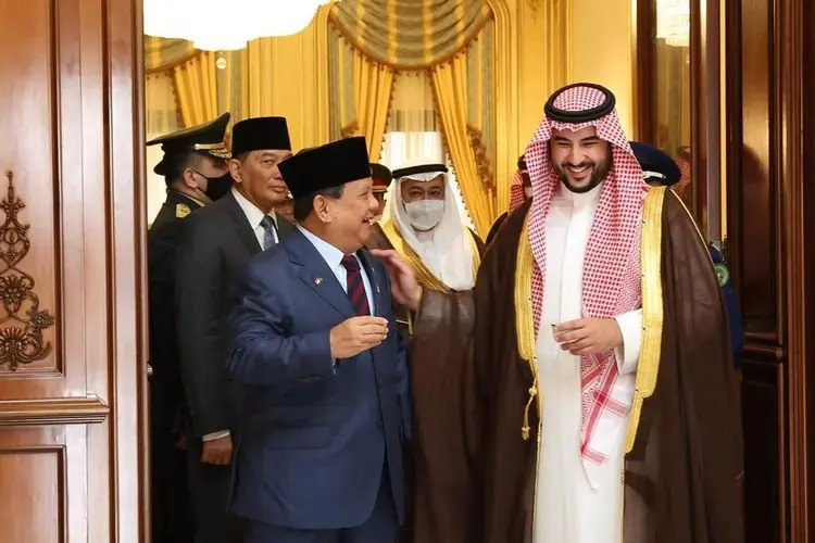 Kunjungan ke Arab Saudi, Prabowo Disambut Putra Raja Arab