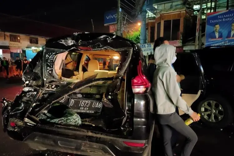 Gegara Mengantuk, Sopir Truk Hantam Dua Kendaraan di Padalarang
