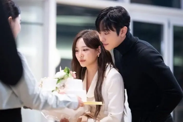 Sinopsis A Business Proposal Episode 4: Identitas Palsu Shin Ha Ri Bakal Terbongkar?