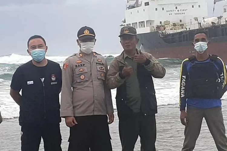 Terdampar di Pantai Selatan Garut, Kapal Tanker Pengangkut Aspal Bakal Diderek Malam Ini
