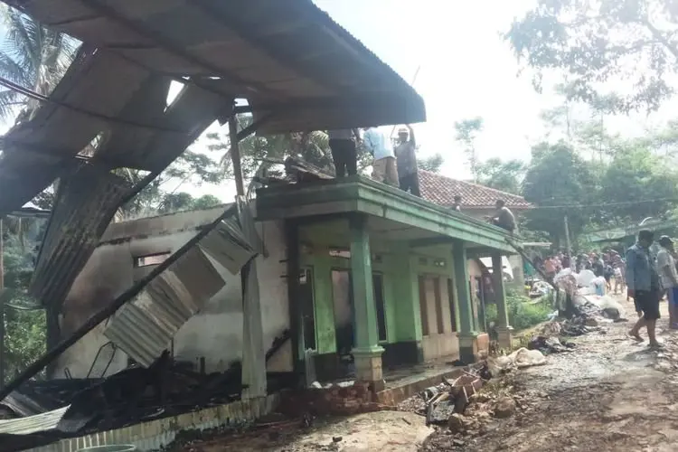 Grosir Sembako Terbakar, Pemilik dan Pembeli Dilarikan ke Puskesmas