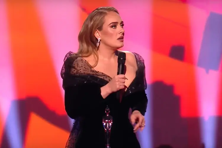 Lirik Lagu Easy On Me â Adele
