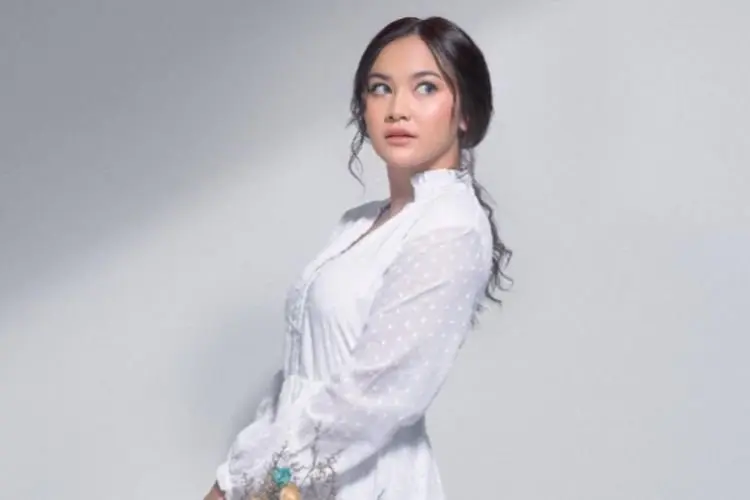 Lirik Lagu Melawan Restu â Mahalini