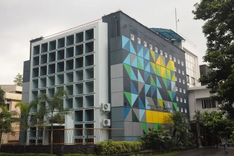 Kegiatan Akademik dan Penerimaan Mahasiswa Baru SBM ITB Tetap Berjalan