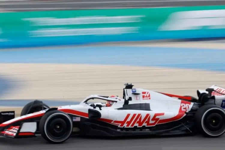 Magnussen Kudeta Sainz Sebagai Paling Cepat di Hari Kedua Tes Bahrain