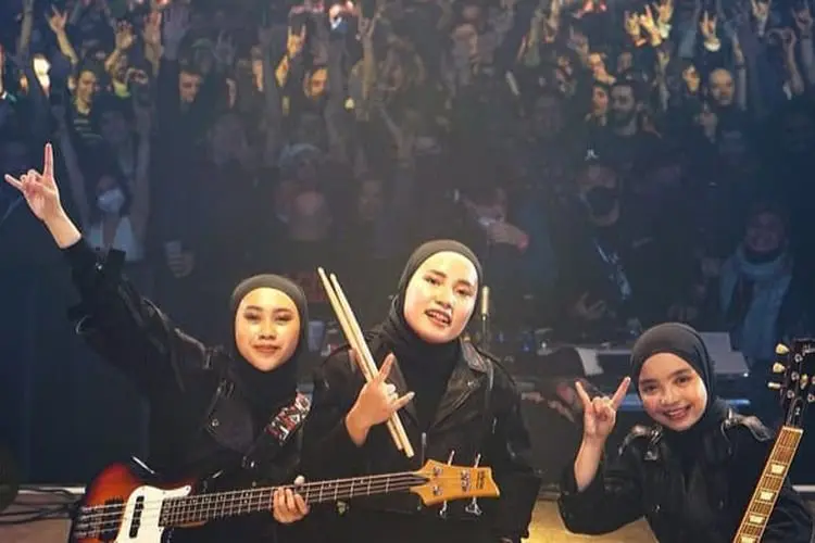 Lirik Lagu [NOT] PUBLIC PROPERTY â Voice of Baceprot