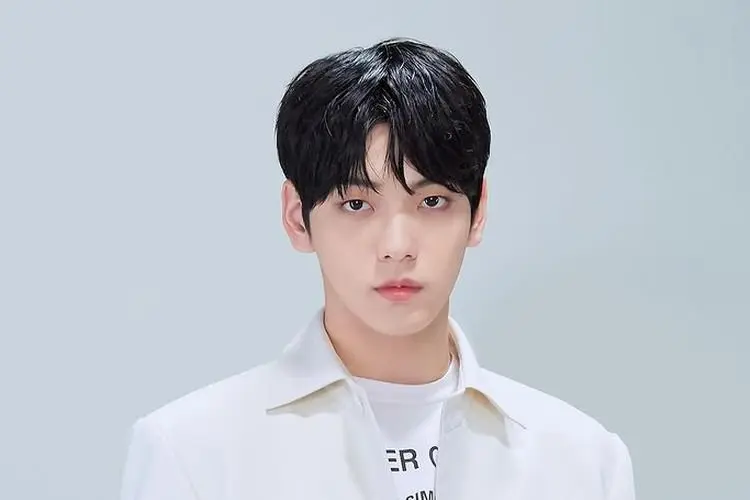 Alami Gejala Flu Batuk Pilek dan Sakit Tenggotokan, Leader TXT Soobin Dikonfirmasi Positif Covid-19