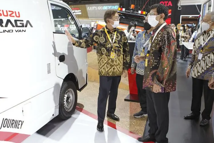 Isuzu Pamerkan Produk Andalan pada Pameran Jakarta Auto Week 2022