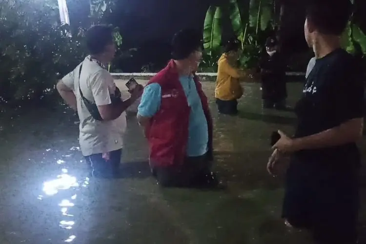 Hampir 6 Jam Mengungsi di Masjid, Banjir Bandang Banjarwangunan Cirebon Sudah Surut
