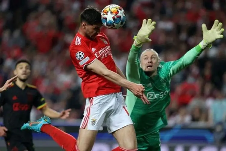 Ajax vs Benfica, Nelson Verissimo Harapkan Duel Saling Serang