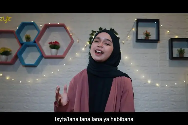 Lirik Sholawat Isyfalana