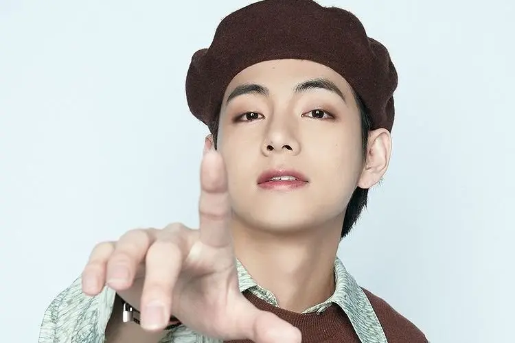 Sering Hapus File Lagu, V BTS Kabari ARMY akan Rilis Mixtape-nya Tahun Ini