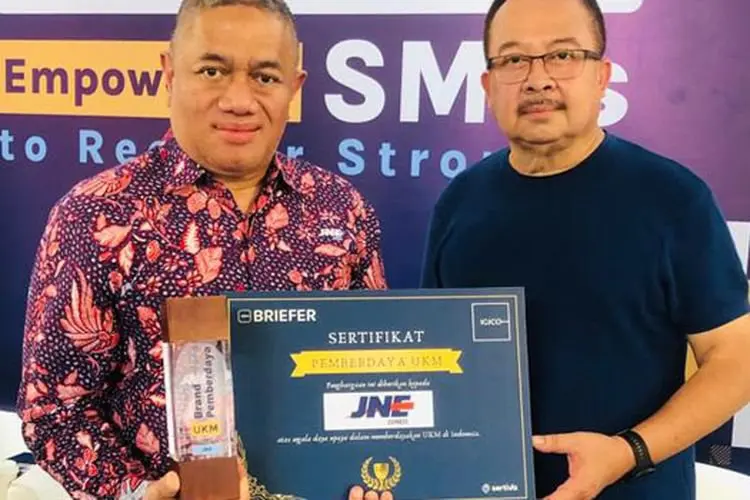 JNE Diganjar Penghargaan Brand Pemberdaya UKM Kategori Ekspedisi Logistik