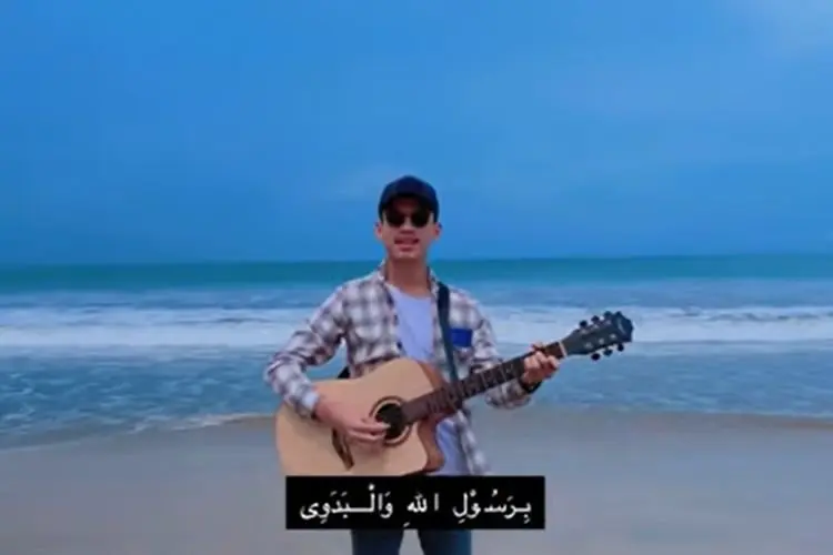Lirik Sholawat Birosulillah, Latin dan Terjemah
