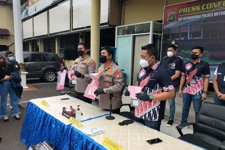 Vokalis Sisitipsi MFL Sempat Konsumsi Kopi Campur Ganja di Bekasi Sebelum Ditangkap