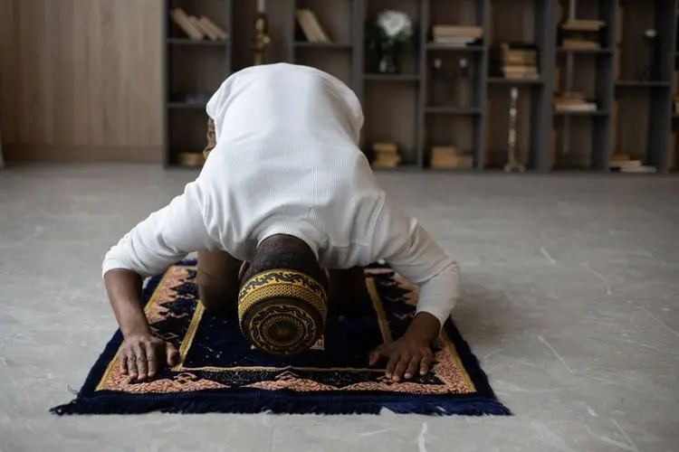 Lagi Punya Keinginan, Ini Tata Cara Shalat Hajat Lengkap dengan Doanya