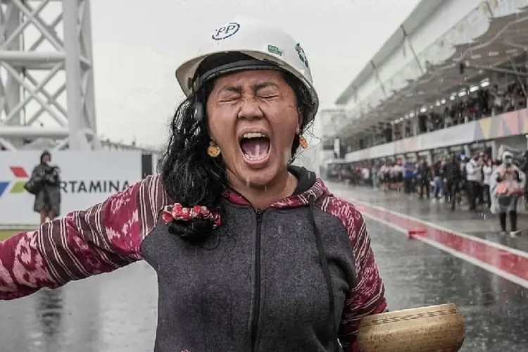 Mengenal Mbak Rara, Sosok Pawang Hujan MotoGP 2022 di Sirkuit Mandalika