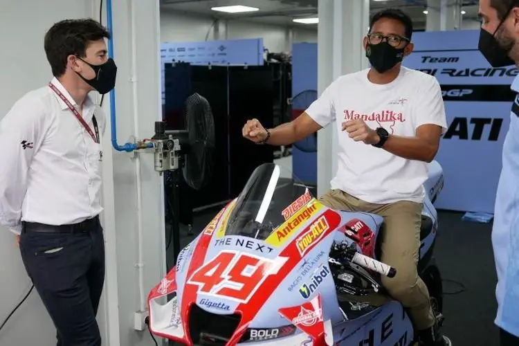 Kemenangan Miguel Oliveira Didedikasikan Untuk Risman Pelayan Hotel, Sandiaga Uno: Saya Bangga
