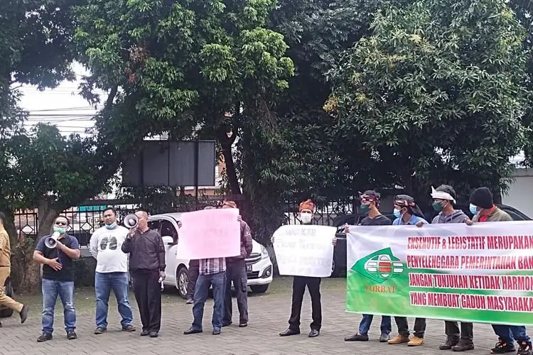 Ketua Fraksi Gerindra KBB dan Hengky Kurniawan Memanas, Forbat Lakukan Unras