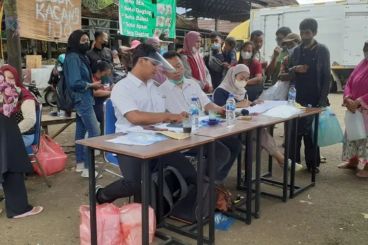 Para Pedagang Pasar Merdeka Mau Dapat Minyak Goreng Murah, Ini Syaratnya  