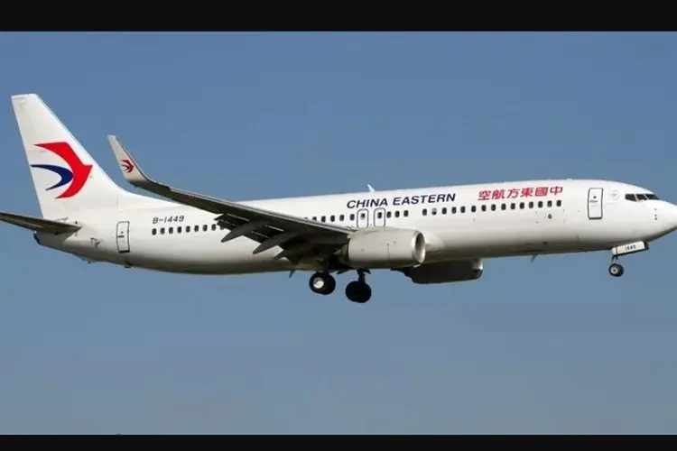 Pesawat Boeing Jatuh di China, Keluarga Korban Berdatangan ke Bandara